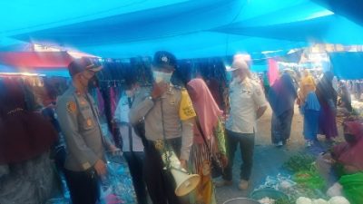 Kapolsek Urban Wonomulyo Blusukan Edukasi Pedagang dan Pengunjung Pasar Wonomulyo