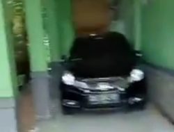 Mobil Parkir di Teras Ruang Operasi RS Mamuju, Pasien Sesar Terpaksa Lewat Jalur Cor