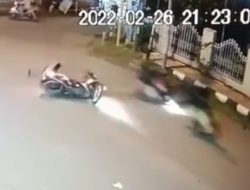 Viral, Detik-detik Dua Pemotor Terlibat Tabrakan di Simpang Empat Telkom Mamuju