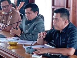 DPRD Sulbar Terima Aspirasi Petani Kelapa Sawit yang Unjuk Rasa Terkait Harga TBS