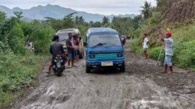 Aksi Mulia Puluhan Supir Petepete di Polman