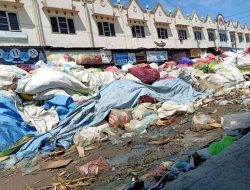 Pedagang di Pasar Wonomulyo Berhenti Jualan Lantaran Bau Busuk Tumpukan Sampah