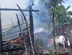 Api Berasal Dari Dapur Dua Rumah di Polman Hangus Terbakar