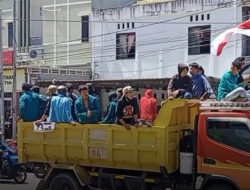 Ratusan Mahasiswa Konvoi Menuju Kantor DPRD Sulbar