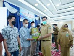 Petani Terima Bantuan Benih Kedelai, Padi dan Jagung dari Bupati Pangkep