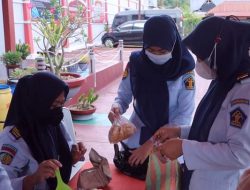 Lapas Kelas IIB Polman Gunakan Metode Drive Thru Untuk Penitipan Barang