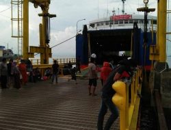 Penumpang di Pelabuhan Feri Mamuju Meningkat