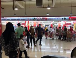 Usai Pencairan THR, Pusat Perbelanjaan di Makassar Dipadati Pengunjung