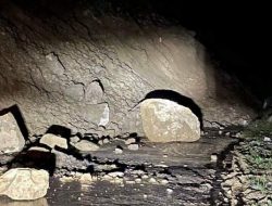 Terjebak Longsor di Sangiang, Kadis PUPR Majene Nginap di Rumah Warga Semalam