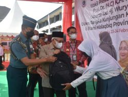 Wapres KH Ma’ruf Amin Bantu 70 Anak Putus Sekolah di Mamuju