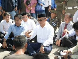 13 Tuntutan Aksi Mahasiswa di Mamuju. Pj. Gubsulbar: Silahkan Japri Saya lewat WA