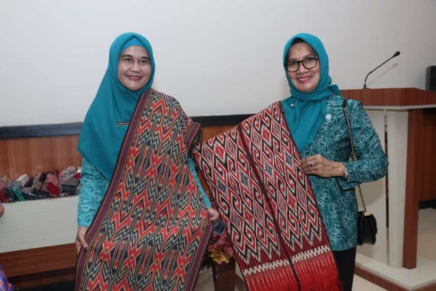 50 Pengusaha Sutera di Sulbar Dilatih