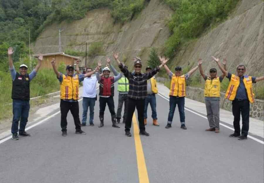 Pengerjaan Jalan Mambi-Malabo