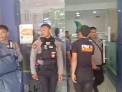 Ratusan Personel Damkar-Satpol PP Mamasa Datangi Bank Sulselbar, Ada Apa?