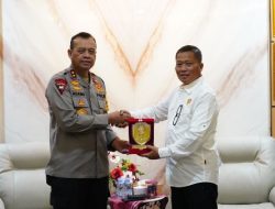 Kapolda Sulbar Terima Rapor Penilaian Kepatuhan 2023 dari Ombudsman RI