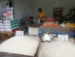 Suara Pedagang Pasar Topoyo Soal Isu Beras Takaran Palsu